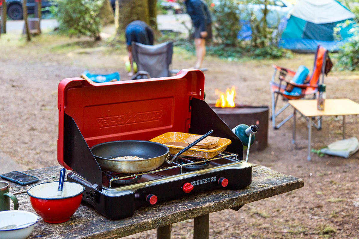 cooking-while-camping-choose-the-right-gear-for-a-mess-free-trip