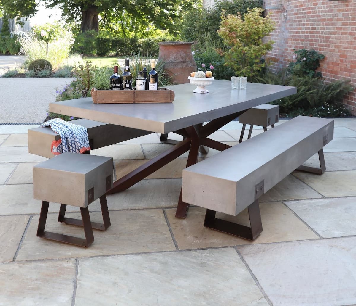 how-to-choose-the-best-concrete-outdoor-furniture-journalyst