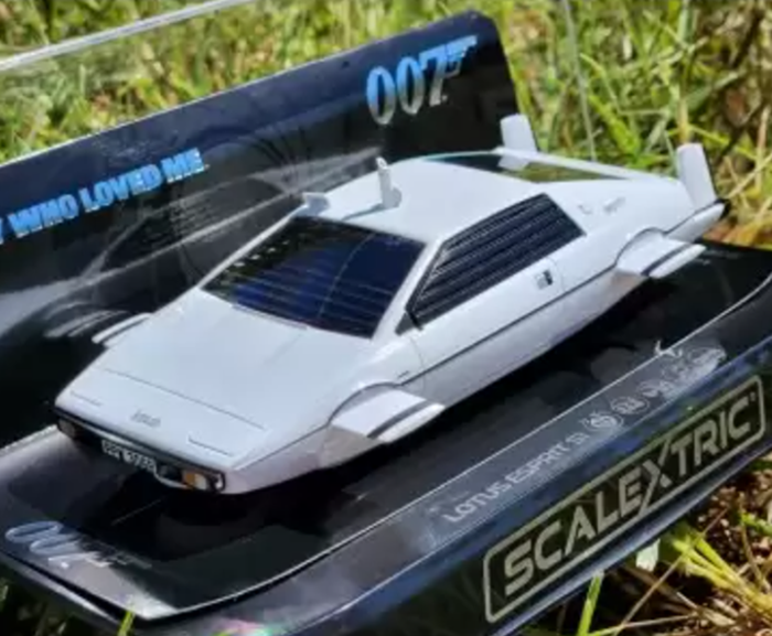 Scalextric C4359 James Bond Lotus Esprit S1